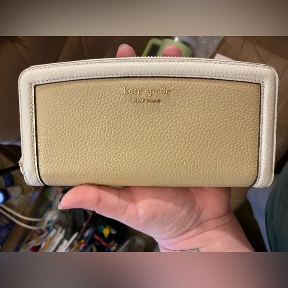 New with tags Kate Spade zipper wallet - Picture 1 of 3